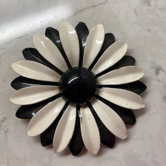 Vintage Women's Jewelry Black White Enamel Decorative Sunflower Brooch‎ Pin - Picture 8 of 9